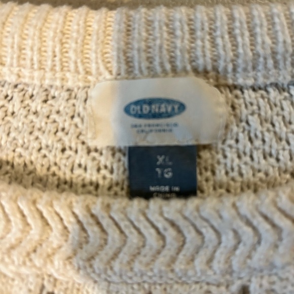 Light weight white sweater - Picture 3 of 4